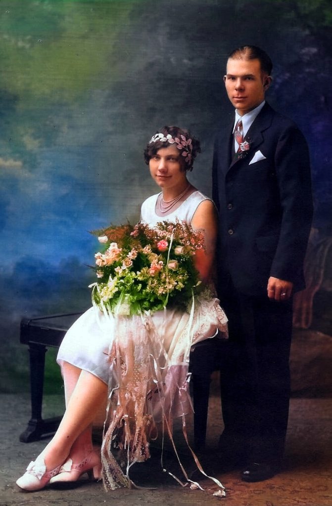 stare zdjęcie młodej pary po renowacji cyfrowej